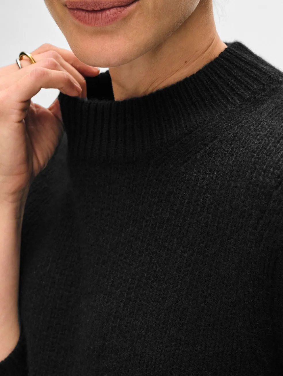 cashmere wide rib trim crewneck