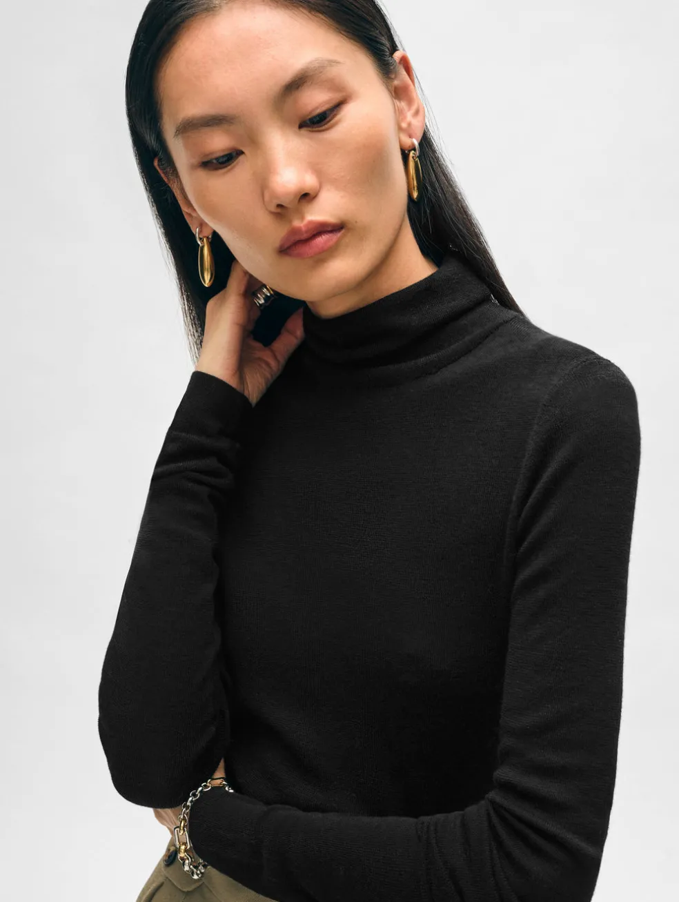 superfine merino fitted turtleneck